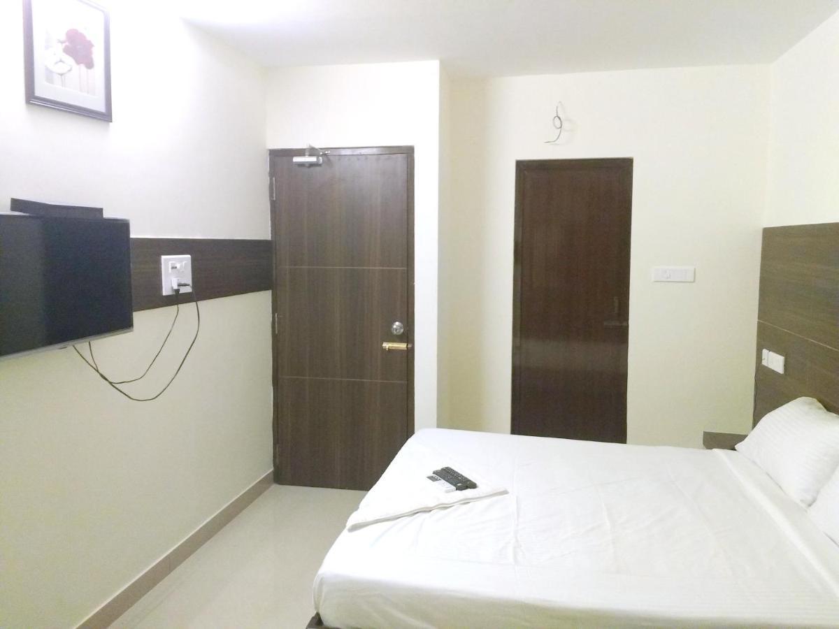 Hotel Amrita Mogappair